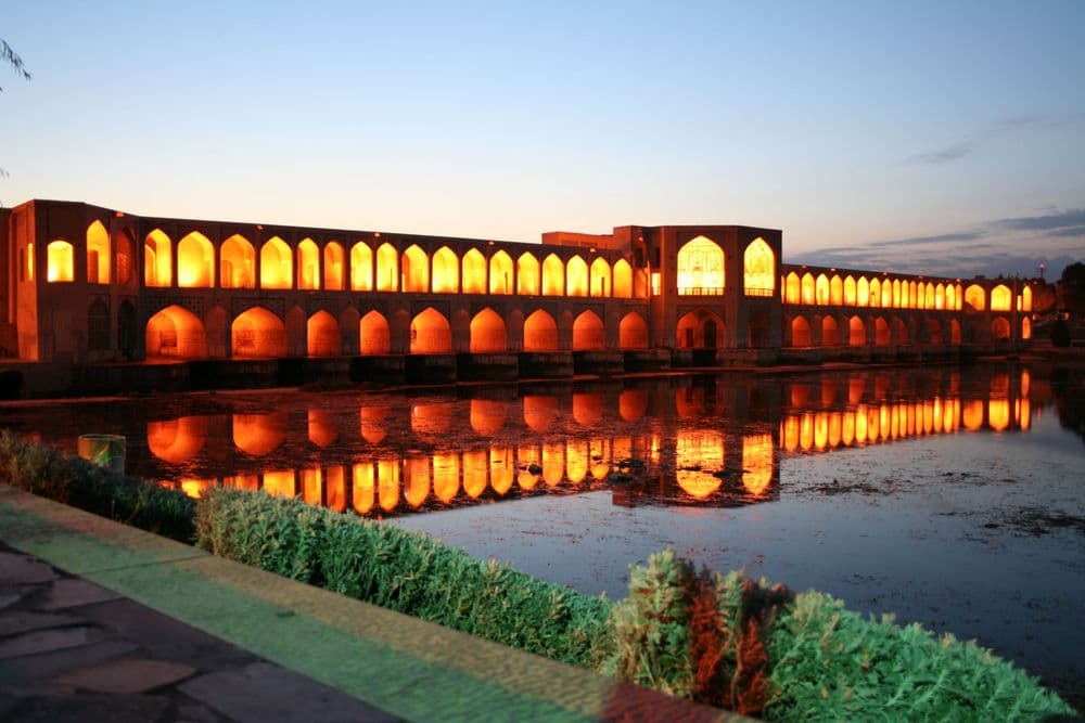 Khaju Brücke am Abend