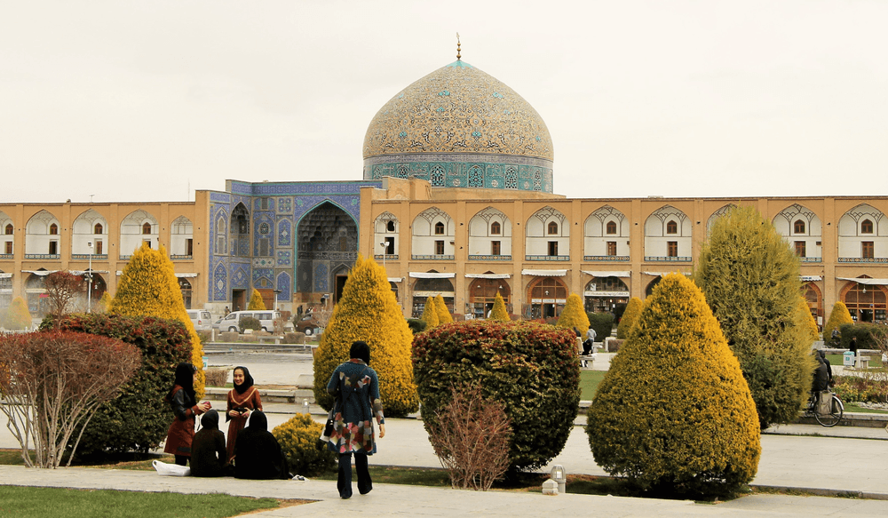 femme-pique-nique-iran-nagshe jahan